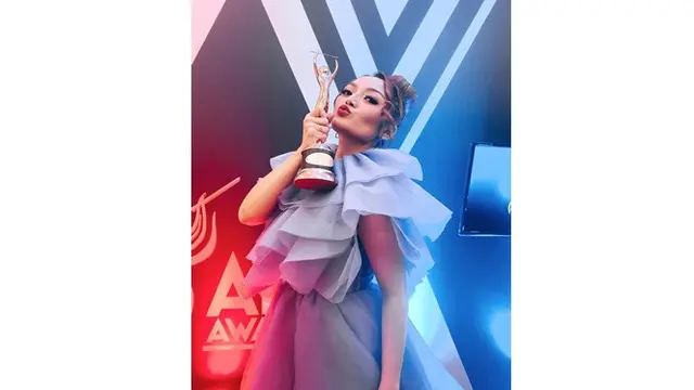 Raih Penghargaan AMI Award 2019, Ini Kilas Balik Perjalanan Karier Siti Badriah