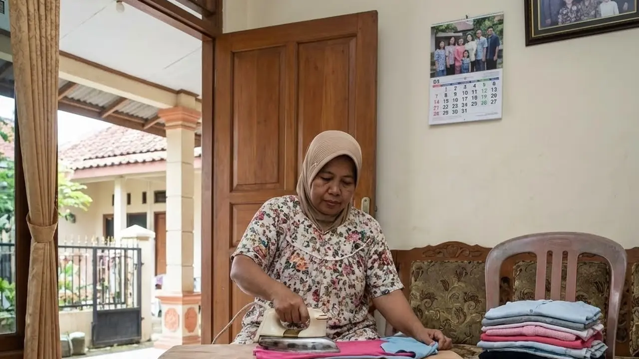 Menyetrika pakaian sedikit demi sedikit setiap hari (Gemini AI)