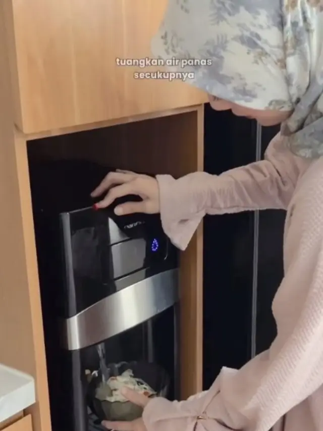 Potret Dapur Rumah Larissa Chou, Estetik dengan Imbuhan Furniture Kayu