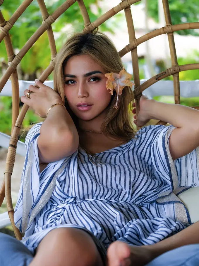 [Bintang] Cantik Menawan, Ini 8 Foto Liburan Jessica Iskandar di Mentawai