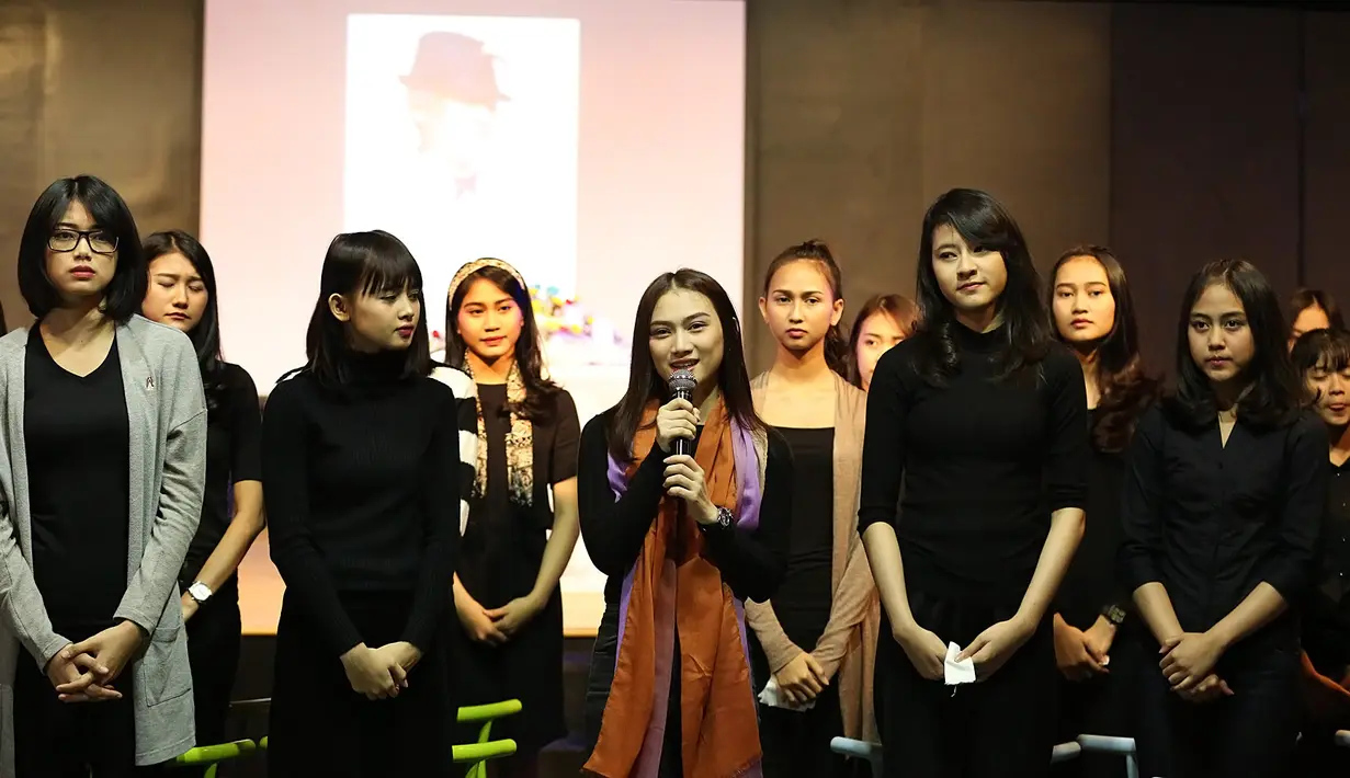 Kepergian sang General Manajer member JKT 48, Inao Jiro, tentunya menjadi kesedihan tersendiri bagi para personil idol grup JKT 48. Tak ingin larut dalam kesedihan, para member punya rencana untuk ke depannya. (Bambang E. Ros/Bintang.com)