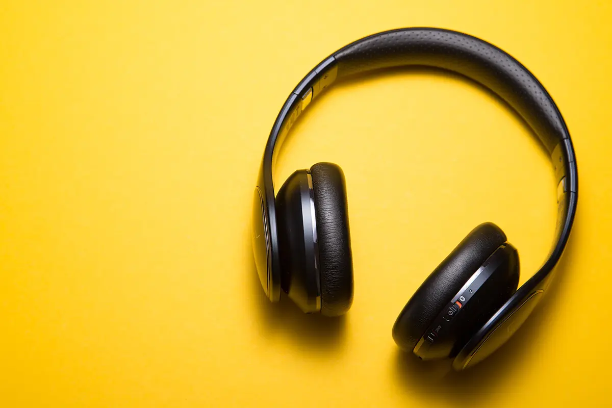 Ilustrasi musik/headphone