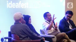 Chief Content Officer (CCO) Kapanlagi Youniverse (KLY), Wenseslaus Manggut saat berbicara di forum IdeaFest 2025 di Jakarta Internasional Convention Center (JICC), Minggu (2/11/2025). Ia menekankan pentingnya adaptasi dan inovasi berkelanjutan agar media tetap relevan di tengah perubahan perilaku audiens dan teknologi. (Liputan6.com/Helmi Fithriansyah)