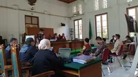 Dua mantan ajudan Nurdin Abdullah sebut sejumlah kontraktor penyetor uang pelicin untuk mendapatkan proyek (Liputan6.com/ Eka Hakim)