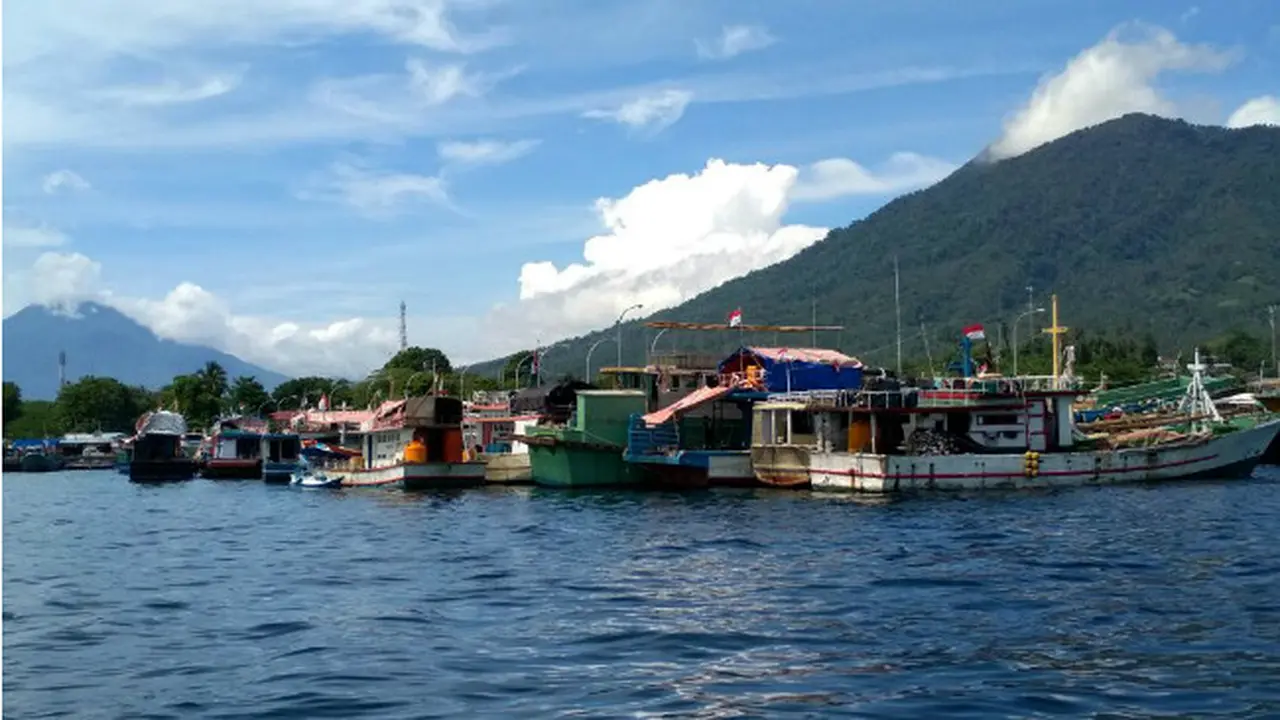 Pulau Lembeh di Pagi Hari