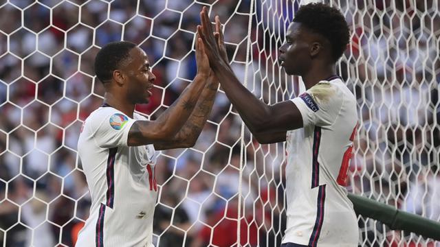 Foto Piala Eropa: Dua Gol Tersaji di Babak Pertama Semifinal Euro 2020 Inggris Melawan Denmark