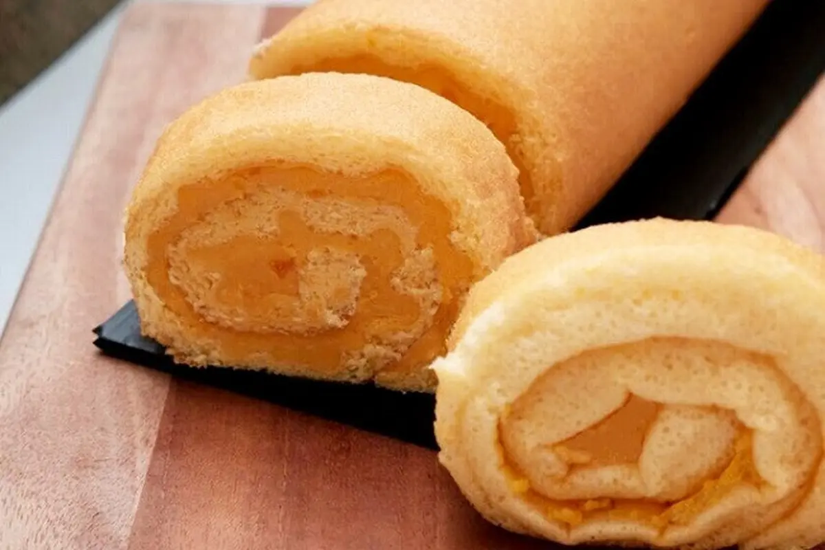Bolu Gulung Rasa Telur Asin, Siapa Berani Coba?