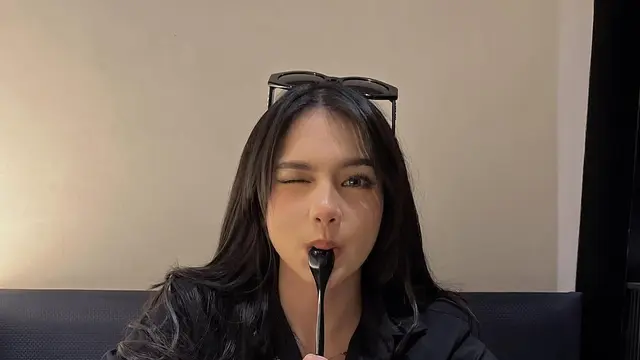 Potret Cantik Davina Karamoy di Malaysia. (instagram/davinaakaramoy)
