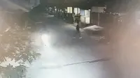Detik-detik Dua Pelaku Teror Masuk Perumahan di Depok