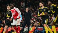 Gesture Manajer interim Manchester United, Michael Carrick, pada laga melawan Arsenal di Stadion Emirates, London, Minggu (25/1/2026). Ben Stansall/AFP)