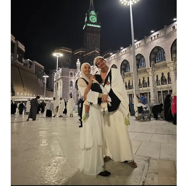 Potret bahagia 7 seleb merayakan Lebaran 2025 di Tanah Suci, Bella Saphira tampil anggun berhijab