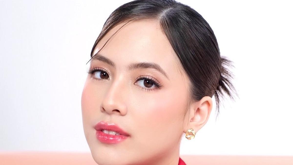 Rahasia di Balik Tampilan Flawless Glowing Zara Adhisty, Cuma Sekali Tap Pakai Cushion Brand Lokal