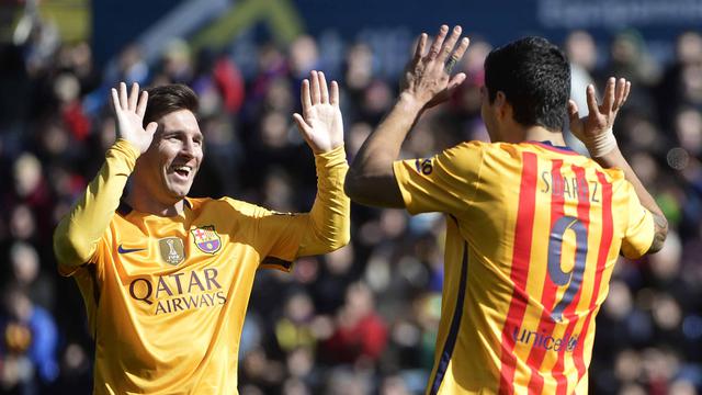 Luis Suarez Pimpin Barcelona Menang di Kandang Levante