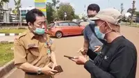 Kepala Dinas Pemuda dan Olahraga (Dispora) Kota Tangsel, Entol Wiwi Martawijaya. (Liputan6.com/Pramita Tristiawati)