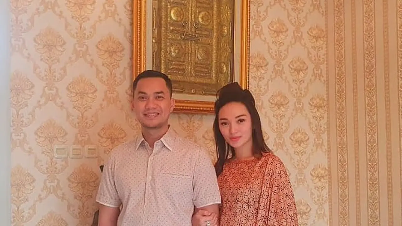 [Fimela] Zaskia Gotik dan Sirajuddin Mahmud