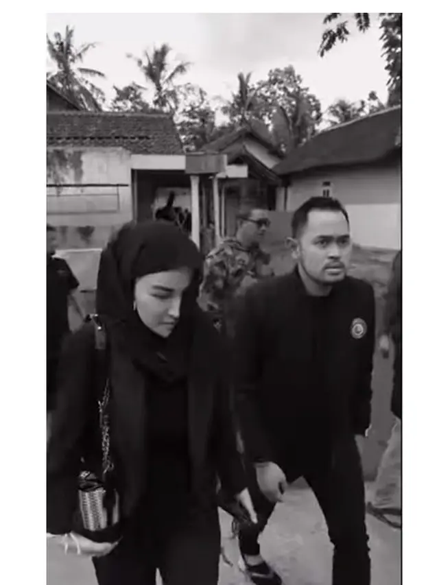10 Momen Juragan99, Presiden Arema FC saat Takziah ke Keluarga Korban Tragedi Kanjuruhan