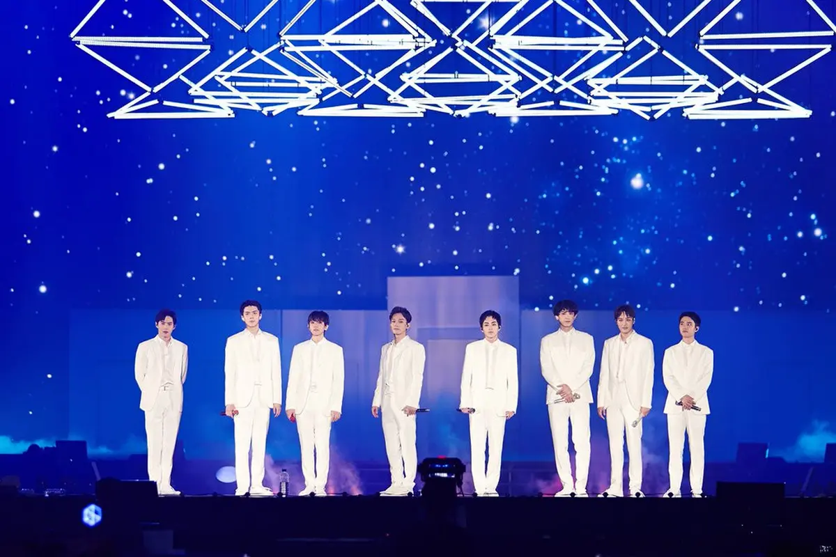 [Bintang] Kemeriahan dan Kesedihan di Konser Penutup EXO Planet