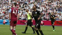 Raheem Sterling mencetak tiga gol saat Manchester City menang 5-0 atas West Ham United pada laga pekan pertama Premier League 2019-20. (AFP/Ian Kington)