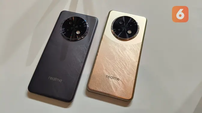 <p>Realme 13 Plus 5G dan 13 5G. (Liputan6.com/ Agustinus Mario Damar)</p>