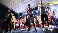 Bali United meluncurkan jersey baru untuk kompetisi musim 2018, Sabtu (24/2/2018). Jersey ini dipenuhi 16 logo sponsor. (Bola.com/Dok. Bali United)