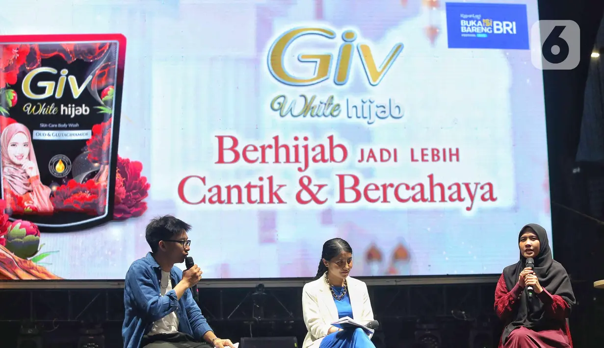 Ustadzah Syifa Nurfadillah saat memberikan tausiyah menjelang waktu berbuka puasa saat event KapanLagi Buka Bareng BRI Festival 2025 di Plaza Parkir Timur Gelora Bung Karno, Senayan, Jakarta, Sabtu (15/3/2025). (Liputan6.com/Angga Yuniar)
