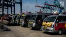Deretan ambulans Biddokes Polda Metro Jaya disiagakan di Posko Evakuasi, Tanjung Priok, Jakarta, Senin (29/10). Posko itu menjadi tempat transit korban jatuhnya pesawat Lion Air JT610 di laut utara Karawang, Jawa Barat. (Liputan6.com/Faizal Fanani)