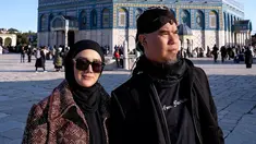 Dalam akun Instagram pribadinya, Mulan Jameela terlihat menikmati waktu liburan bersama keluarga. Bahkan, dirinya juga tampak mengunggah foto bersama Ahmad Dhani saat mengunjungi Masjid Al Aqsa di Palestina. (Liputan6.com/IG/@mulanjameela1)
