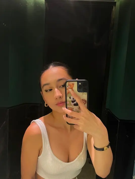 Ia sudah memiliki beberapa single dengan nama panggungnya, Chloe X. [Instagram @chloexaviera]