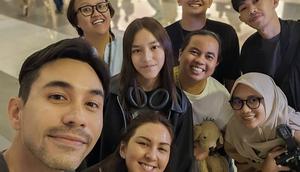 Potret Darius Sinathrya dan Keluarga OTW ke Eropa (credit: https://www.instagram.com/darius_sinathrya/)