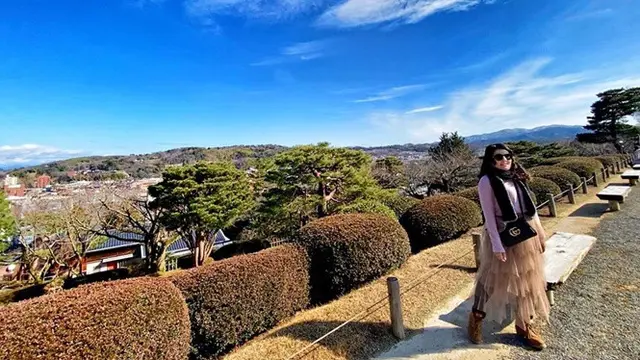 6 Potret Via Vallen Liburan ke Jepang, Cantik Pakai Kimono Hingga Main Ski