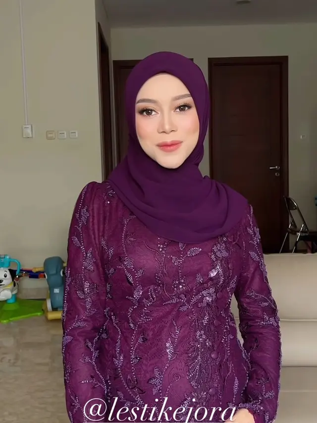 Tampilan Lesti Kejora Wisuda saat Hamil Besar.