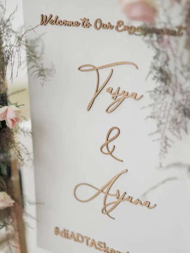 Acara lamaran selebgram Tasya Revina dengan kekasihnya Arjuna Dewanto Suryo Putro (https://www.instagram.com/p/CU4YNfQpSN4/)