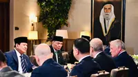Presiden Prabowo Subianto melakukan pertemuan bilateral dengan Raja Yordania, Abdullah II bin Al-Hussein di Istana Al Husseiniya, Amman, Yordania Senin (14/4/2025). (Foto: Laily Rachev - Biro Pers Sekretariat Presiden)