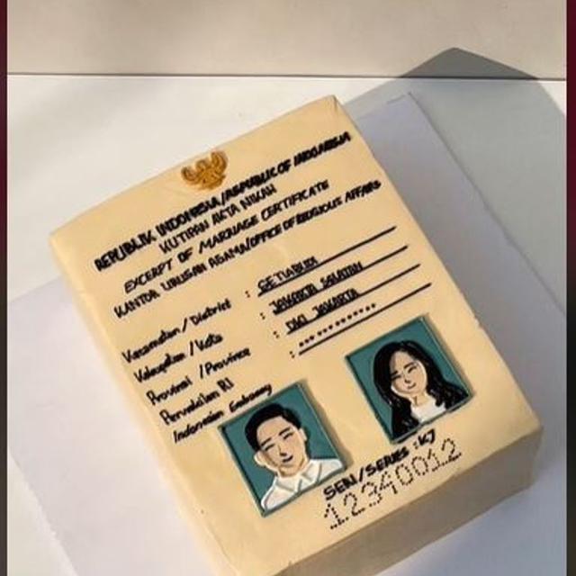 Bikin Kagum, Wanita Bikin Kue Pernikahan dengan Desain Buku Nikah