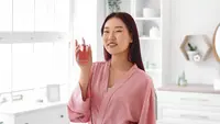 Cara Memakai Parfum agar Wanginya Tahan Lama, Perhatikan Area Semprotnya