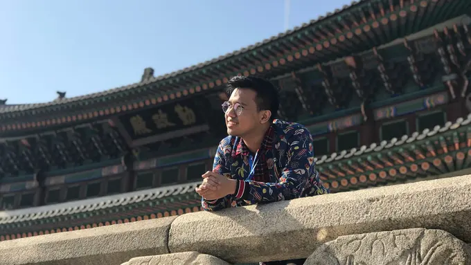 Gaya Liburan Joshua Suherman, Kece dan Modis