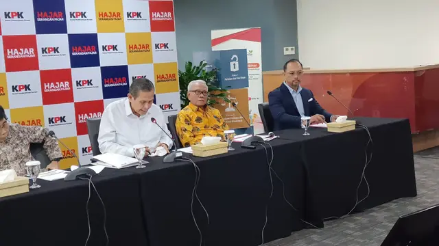 Ketua Dewan Pengawas (Dewas) Komisi Pemberantasan Korupsi (KPK), Tumpak Hatorangan Pangabean saat konferensi pers Laporan Hasil Kinerja Dewas 2019-2024 di Gedung Dewas KPK, Kamis (12/12/2024).