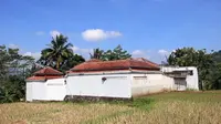 Villa di Sukabumi yang jadi tempat penyimpanan alat cetak uang palsu bernilai Rp22 miliar (Liputan6.com/Fira syahrin).