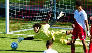Aksi Mike Rajasa Hoppenbrouwers bersama tim muda FC Utrecht (Instagram/mh.rajasa)