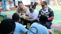 Bupati Budhi sempat makan bersama dengan napi di Rutan Banjarnegara. (Foto: Liputan6.com/Humas Pemkab Banjarnegara)