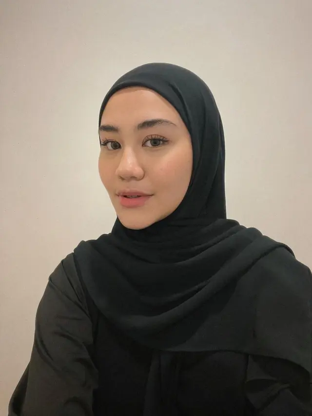Gaya Santun Seleb yang Hadir di Kajian Bestie, Pesona Glowing Aaliyah Massaid Curi Perhatian