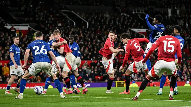 Foto: Harry Maguire Jadi Pahlawan Kemenangan MU di Liga Inggris, Lesatkan Gol saat Setan Merah Kalah Jumlah Pemain