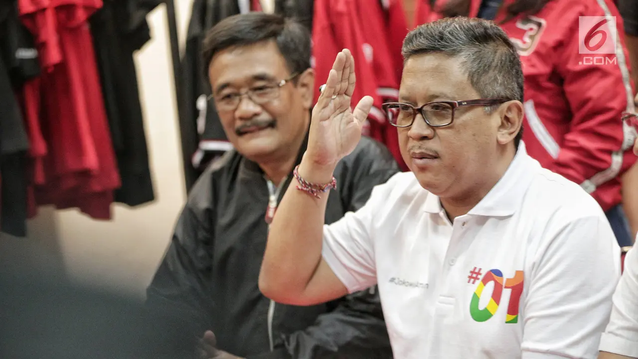 Sekretaris TKN Jokowi-Ma'ruf, Hasto Kristiyanto dan politikus PDIP Djarot Saiful Hidayat