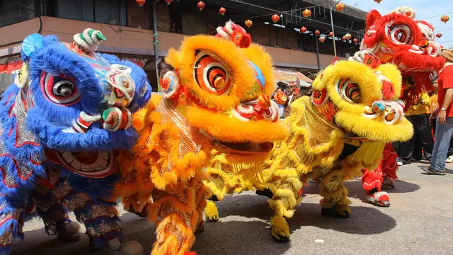 Liukan Barongsai Runtuhkan Tembok Pembeda