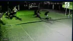 Sekelompok gangster motor di Depok nekat membacok seorang pria demi mendapatkan ponsel korban.