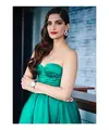 Belakangan ini Sonam Kapoor menjadi pusat perhatian publk. Lantaran anak dari aktor legendaris Bollywood, Anil Kapoor ini dikabarkan menikah. (Foto: instagram.com/sonamkapoor)