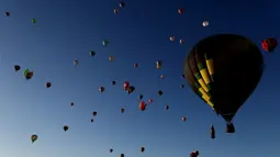 Setidaknya 200 balon udara dari 23 negara ikut serta meramaikan festival ini. (ULISES RUIZ/AFP)
