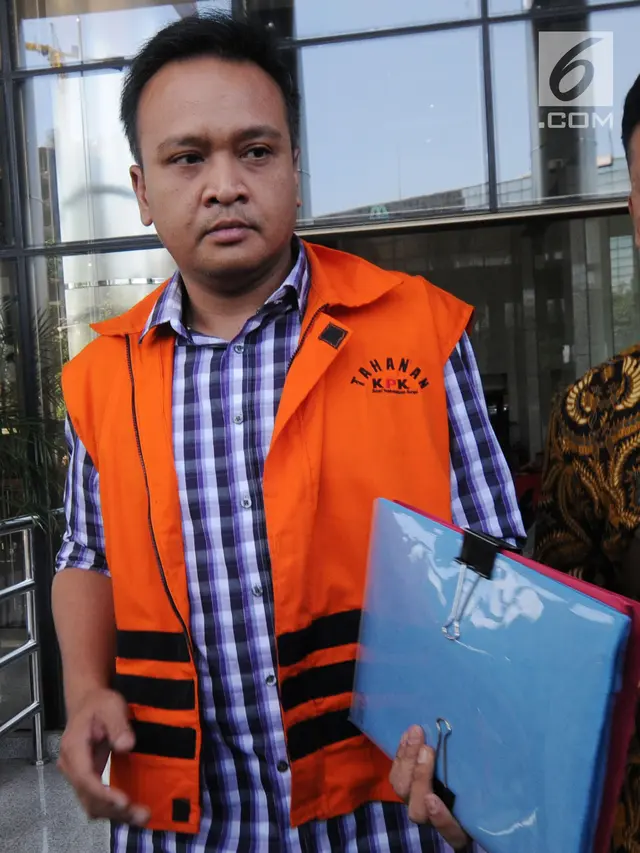 Ekspresi Keponakan Setya Novanto Usai Tandatangani Berkas P21