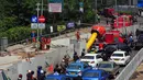 Kebocoran pipa gas di kawasan SCBD mengakibatkan jalan di sekitar Jenderal Sudirman macet total, Jakarta, Kamis, (17/7/14) (Liputan6.com / Johan Tallo)