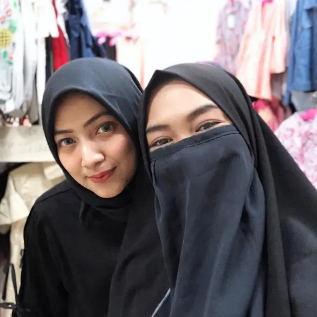 Akui Masih Belajar, Ini 5 Potret Cantik Ria Ricis Saat Pakai Cadar